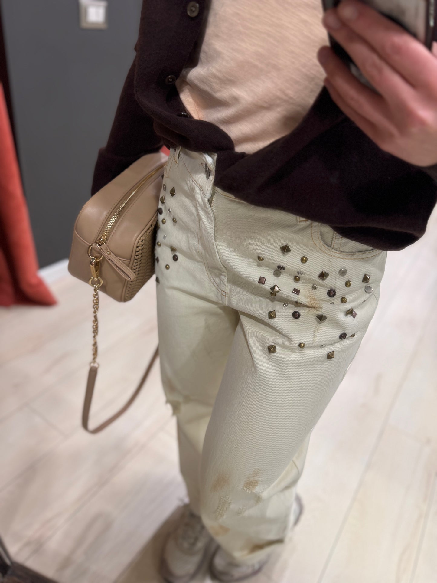 JEANS CON APPLICAZIONI SOUVENIR