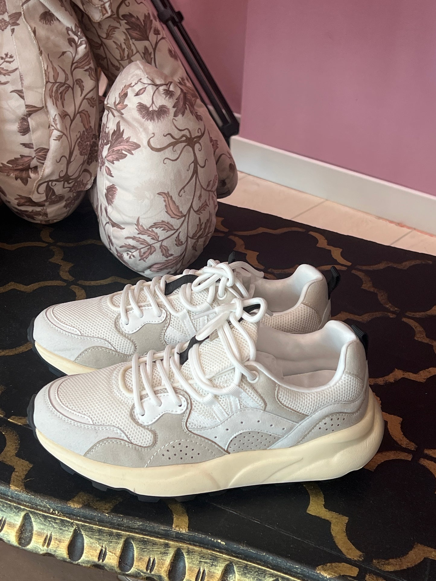 SNEAKER JOY