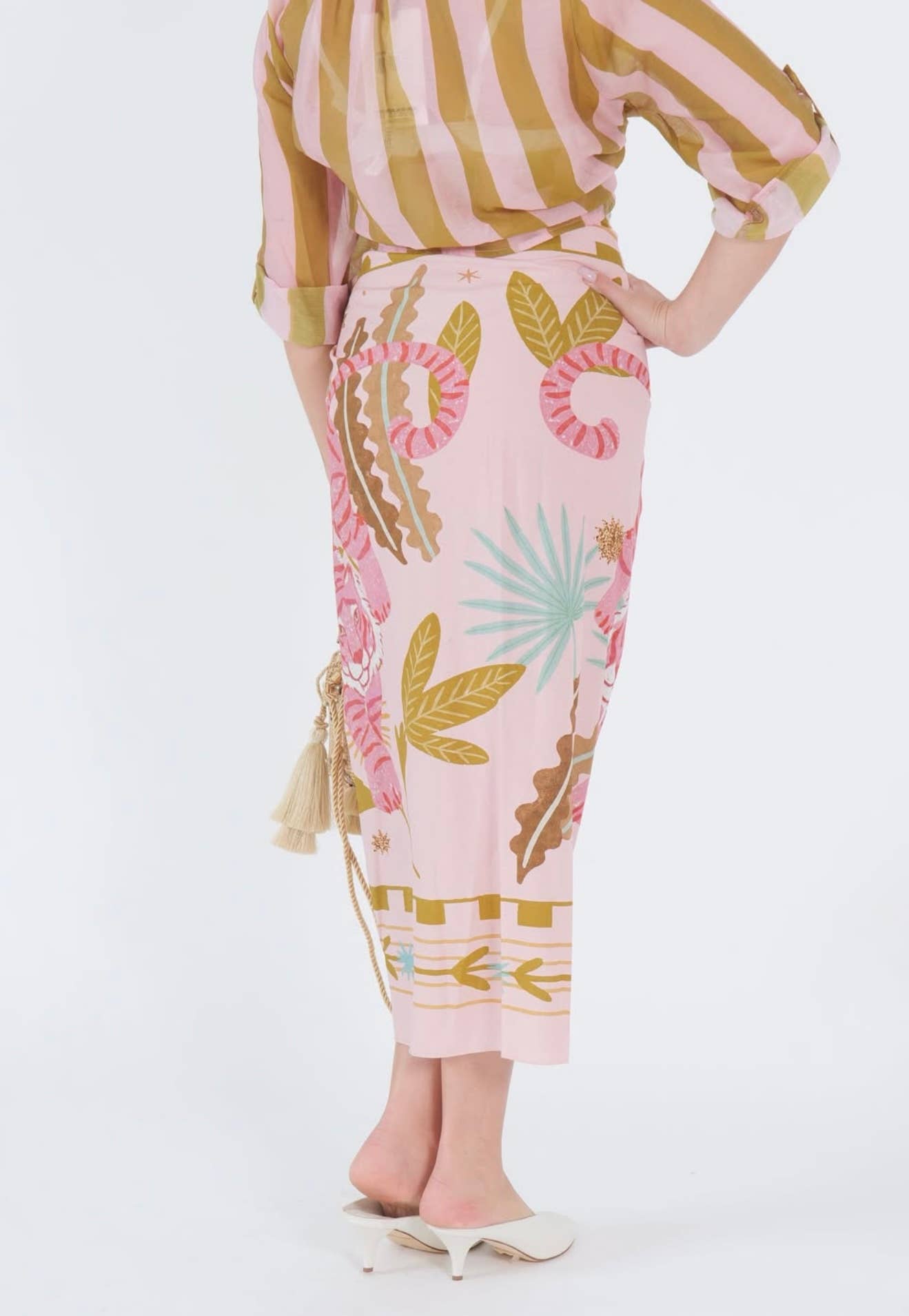 Gonna pareo maxi da spiaggia con stampa floreale tropicale e tigre rosa