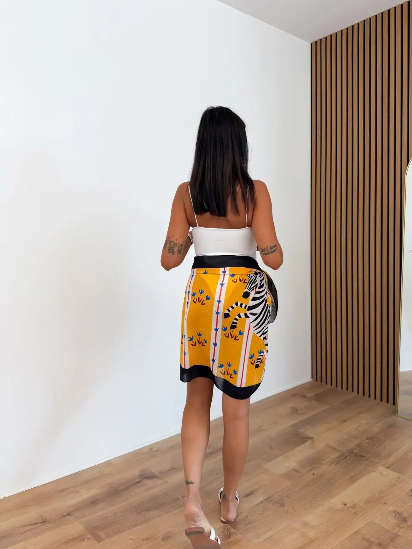 Sarong con stampa vintage zebra e tulipani, allacciatura laterale | Copricostume da spiaggia
