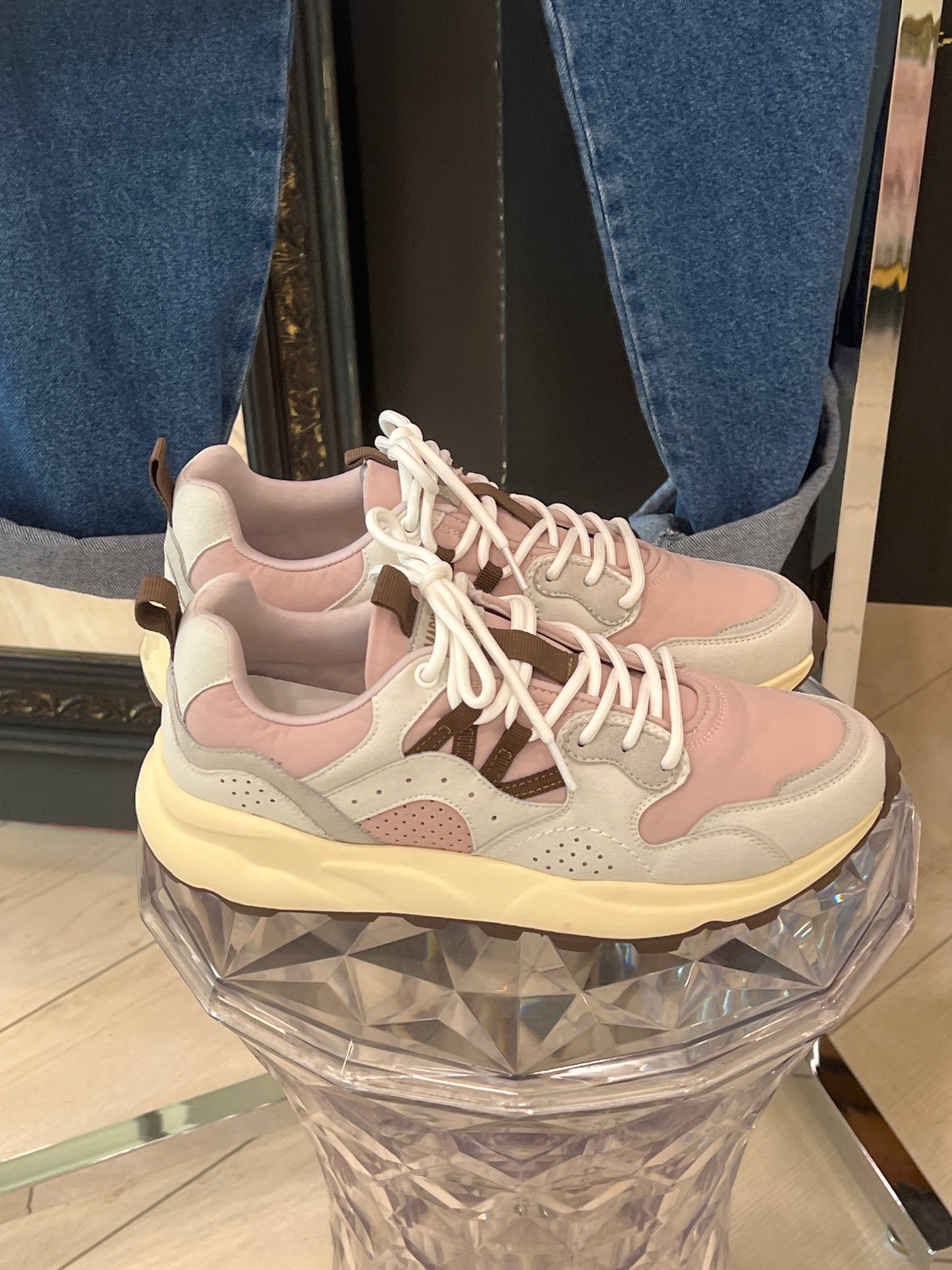 SNEAKER JOY