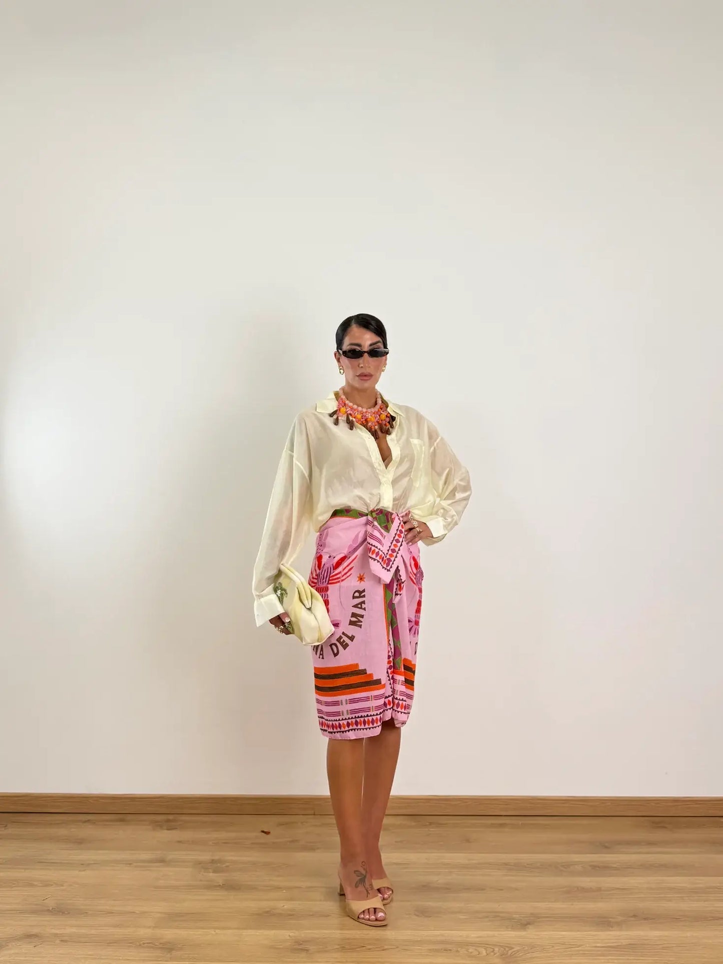 Gonna sarong maxi con stampa di aragosta della costa spagnola e laccio laterale