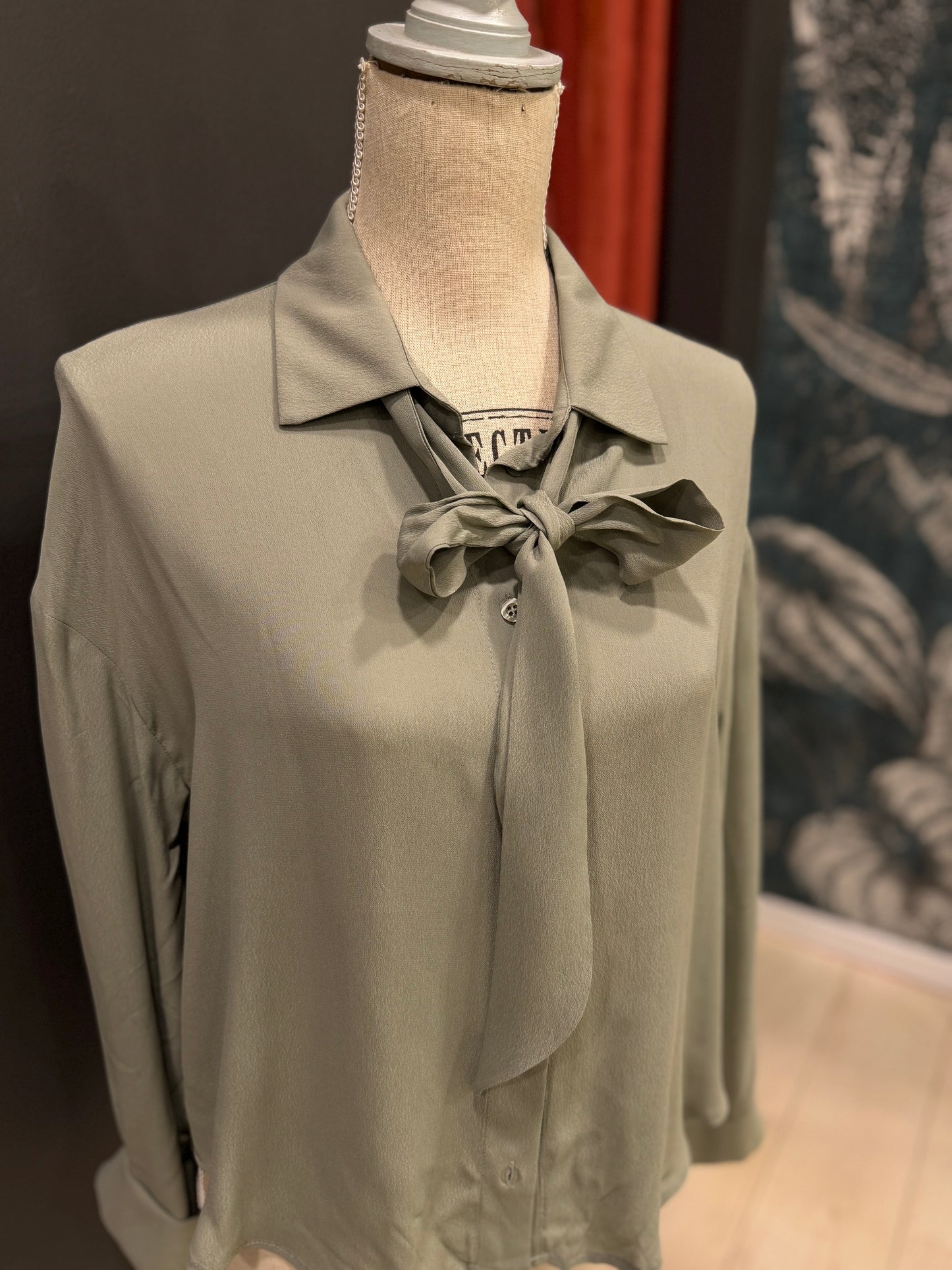 CAMICIA CON CRAVATTA IN VISCOSA SOALLURE
