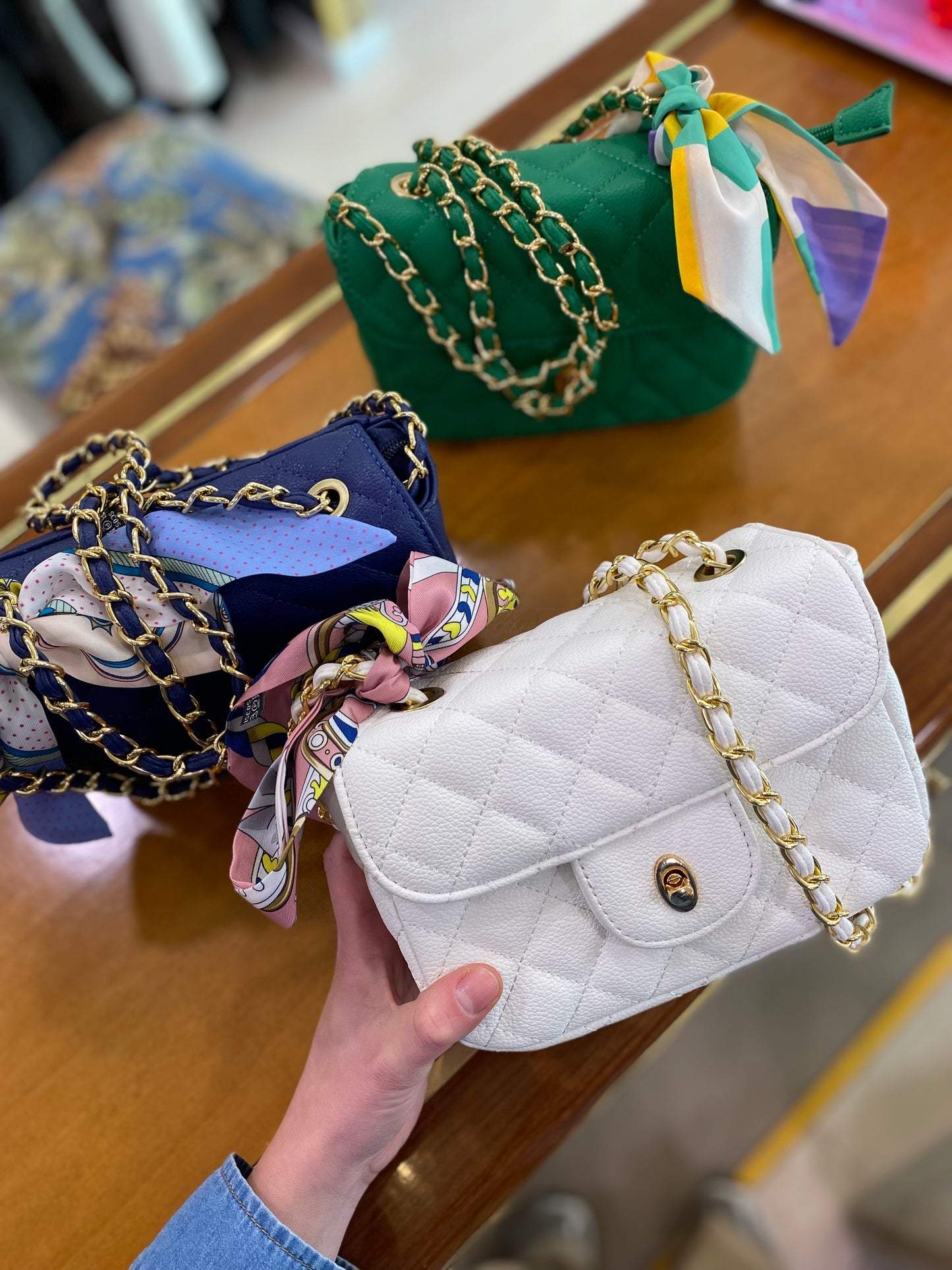 BORSA CHANEL CON FOULARD